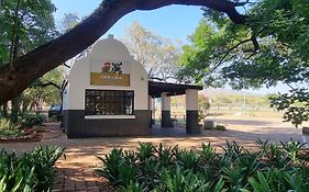 Cock & Bull Restaurant - Pub - Accommodation